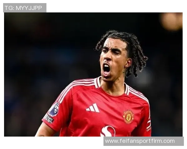 姆伯莫终于领奖英超10月最佳球员奖杯落入手中