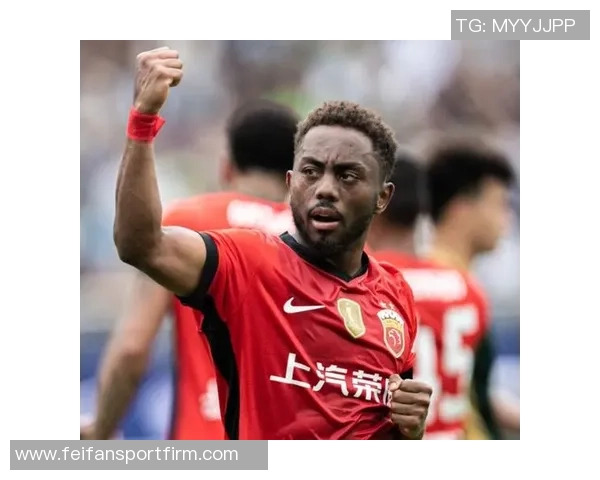 上海海港客场小胜大连英博成功夺得中超三连冠荣耀