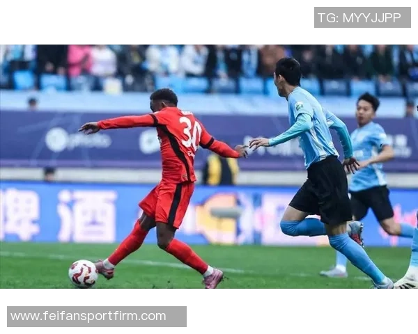 上海海港客场小胜大连英博成功夺得中超三连冠荣耀