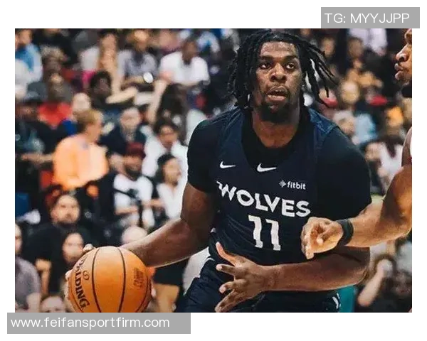 纳兹里德表现出色12投8中砍下25分10篮板三分球命中率高达71